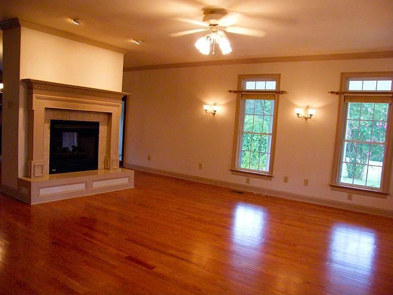2nd image of 2103 Milling Rd
