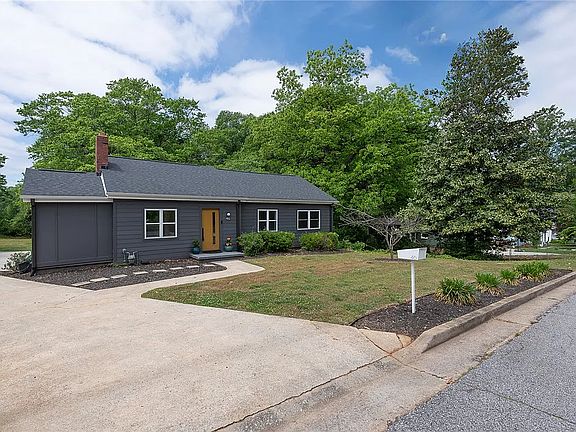 2nd image of 46 Briarcliff Dr