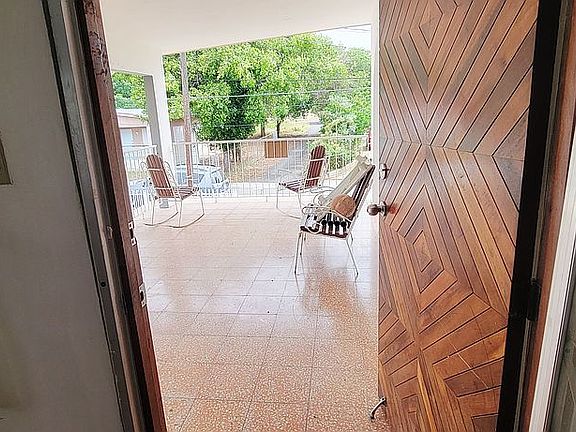 2nd image of 45A Calle Comercio