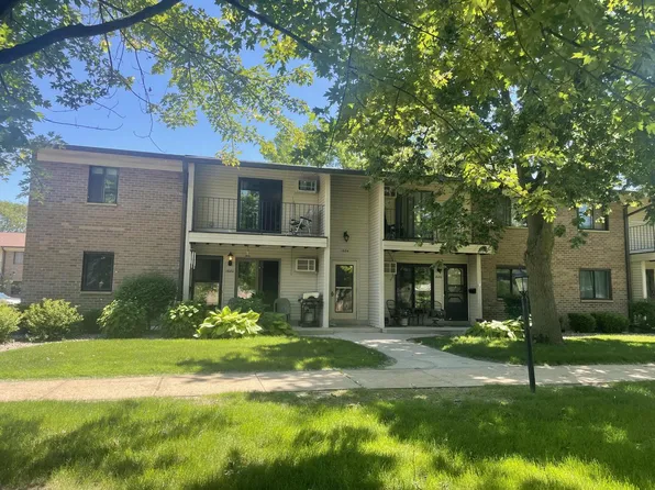 1684 South Carriage LANE #B, New Berlin, WI 53151