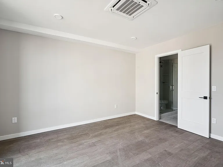 1648 Ridge Ave #401 — Photo 12
