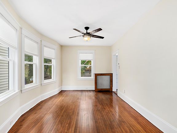 4th image of 29 Waller Ave