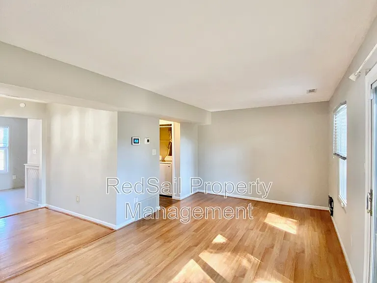 1114 Clear Springs Rd — Photo 10