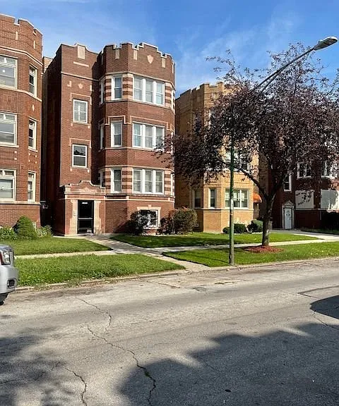 7947 S Vernon Ave #3 — Photo 1