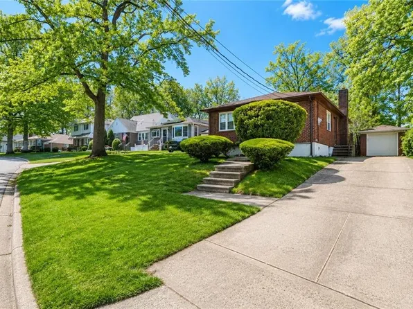 77 Acorn St, Staten Island, NY 10306