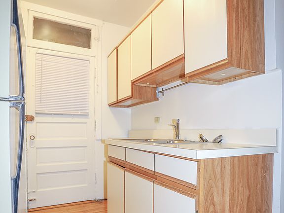 4th image of 4245 N Hermitage Ave #3A