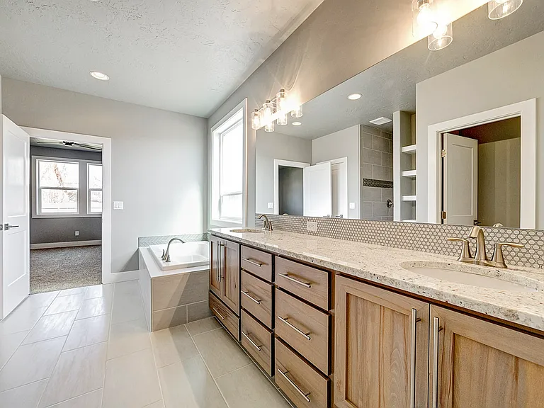 3008 E Shadowbluff St — Photo 12