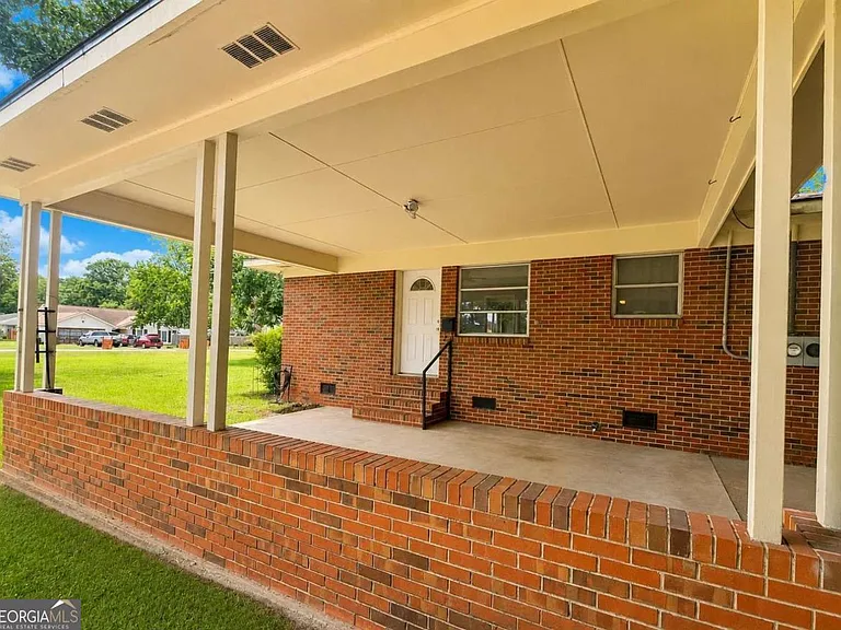 504 Bowen St — Photo 33