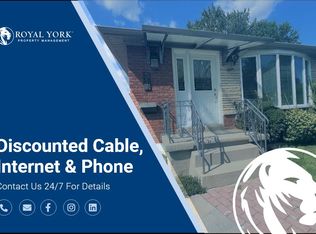 353 Montego Rd #1, Mississauga, ON L5B1C6