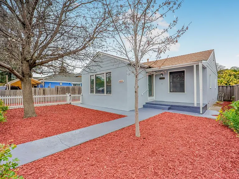 2239 Poplar Ave — Photo 1