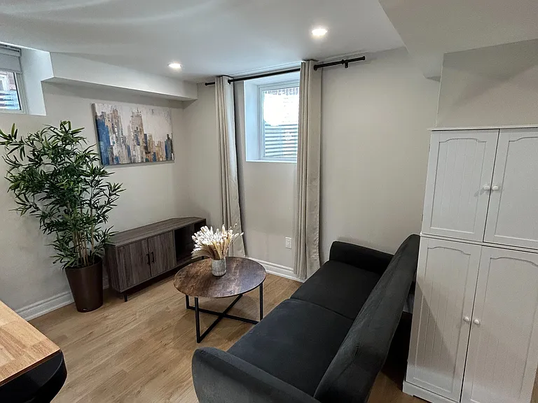 25 Roma Dr #BASEMENT — Photo 8