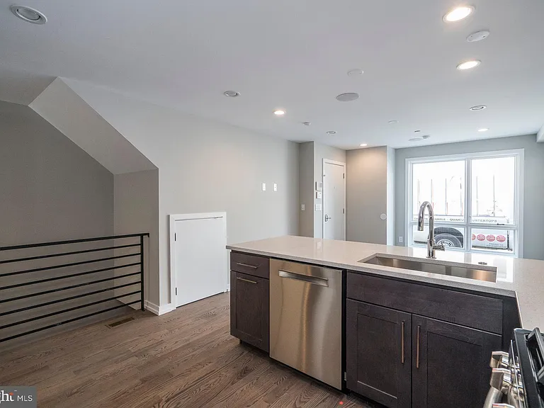 1434 Clymer St #1 — Photo 7