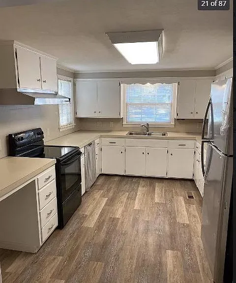 2419 S Greenwood Ave — Photo 5