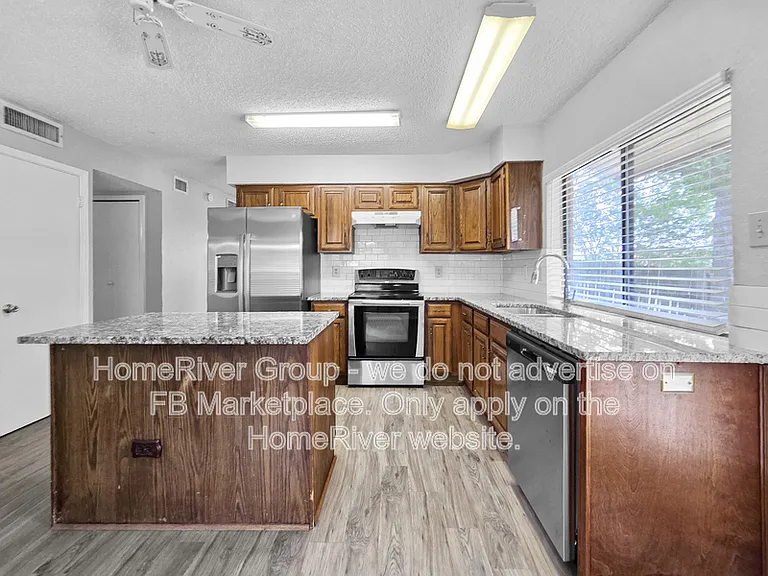 2201 Homecraft Ln — Photo 5
