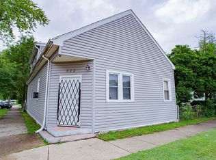 822 11th St, North Chicago, IL