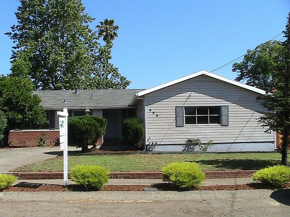 1st image of 608 Antonio St