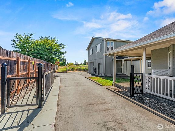 5th image of 2426 38th Avenue