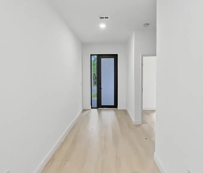 2338 Littlefield Ln — Photo 2