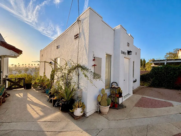 1343 Quintero St — Photo 17