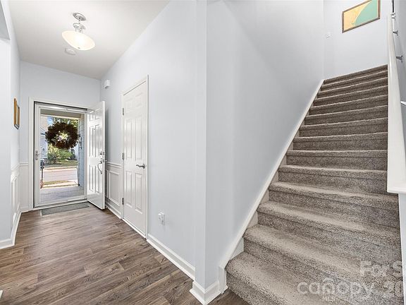 4th image of 22444 Gateway Dr