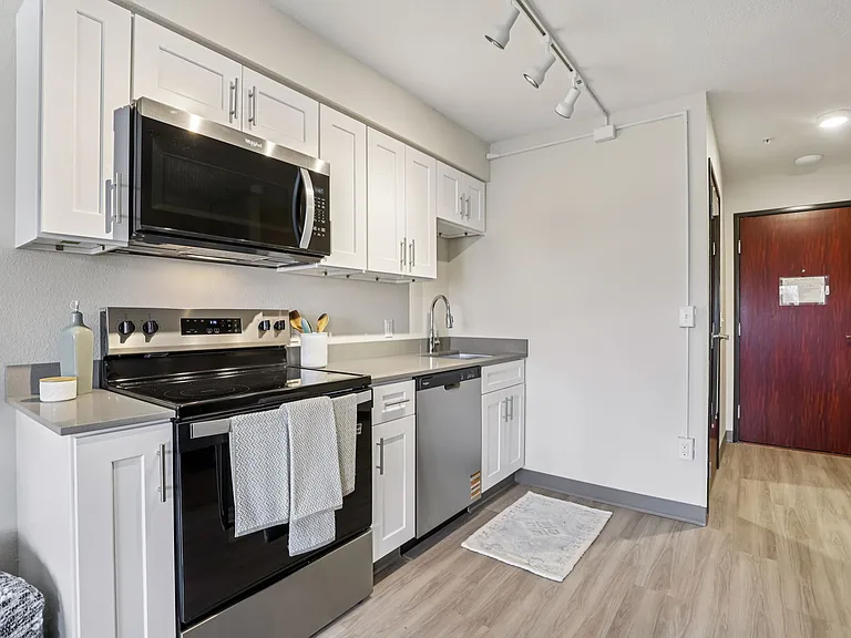 Woodland Flats Apartments — Photo 33