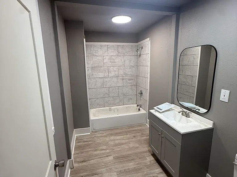 1910 S Park St #3 — Photo 9