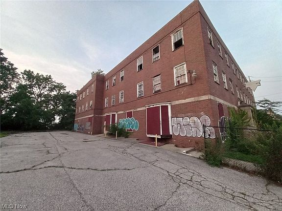 3rd image of 7515 Cedar Ave