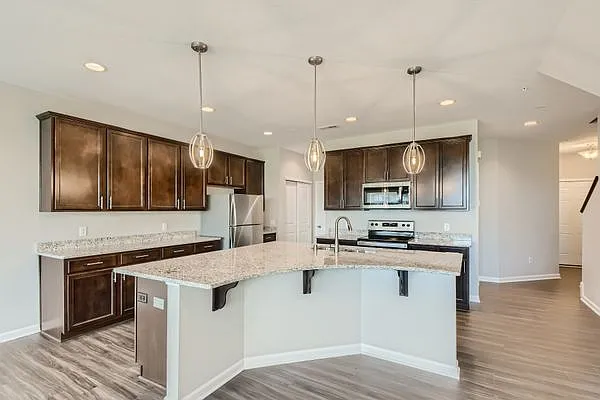 3 bed, 1854 sqft, $2,595 — Photo 4