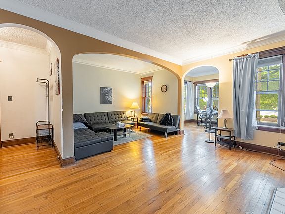 5th image of 428 S Maple Ave APT 1N