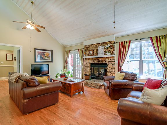 2nd image of 3740 Northpoint Dr
