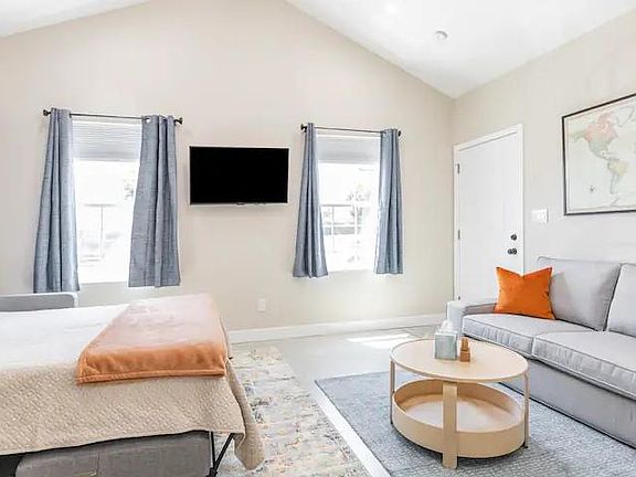 3rd image of 5814 Woodruff Ave #1