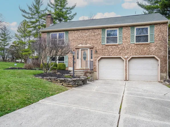 5521 Bluepine Dr, Cincinnati, OH 45247