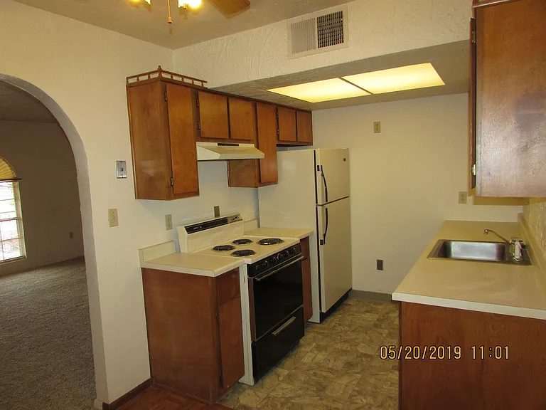 1800 S Santa Monica St — Photo 2