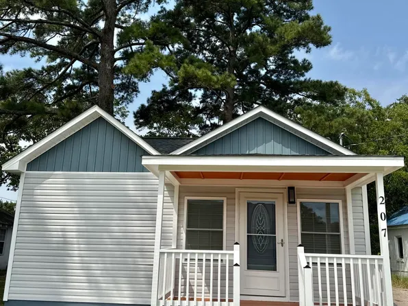 207 Cochran St, Robersonville, NC 27871