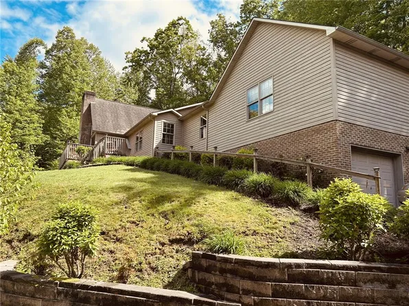 1012 Ridgeview Dr, Big Stone Gap, VA 24219