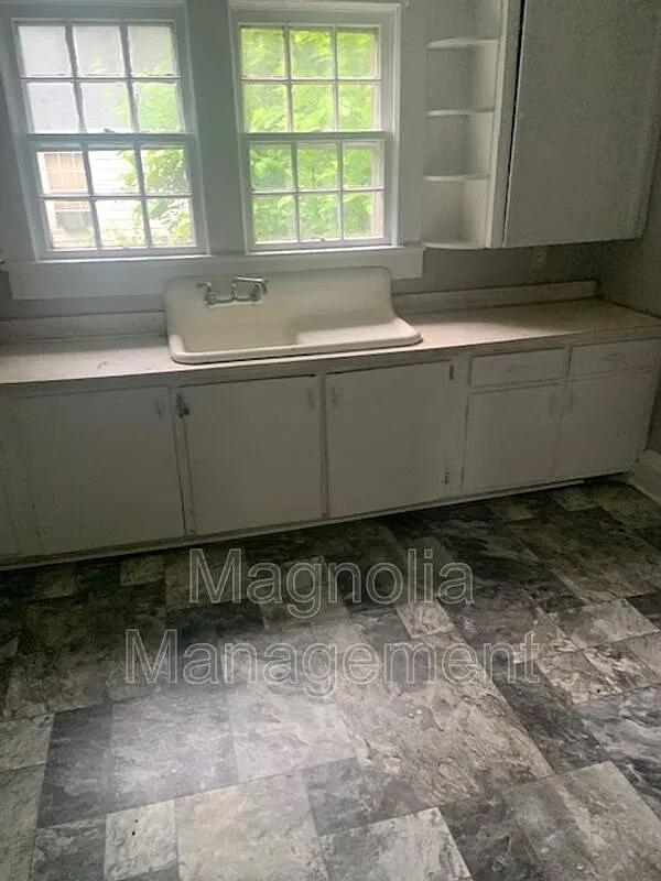 2 bed, 1.0 bath, $725 — Photo 2
