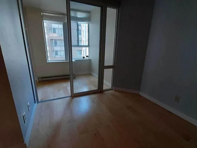 711 Bay St #821 — Photo 7