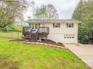 44 Arrowhead St, Clyde, NC 28721