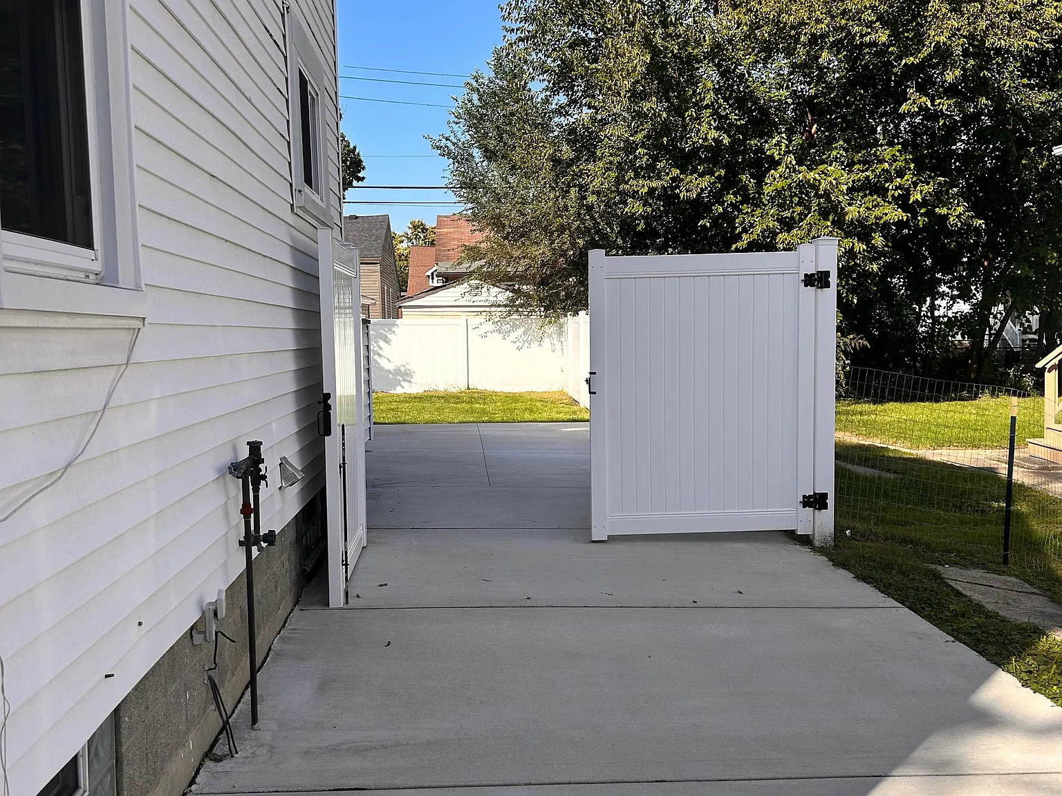 3 bed, 1900 sqft, $2,600 — Photo 2