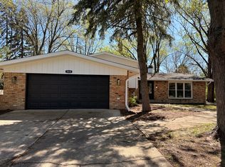 28W555 Leverenz Rd, Naperville, IL 60564