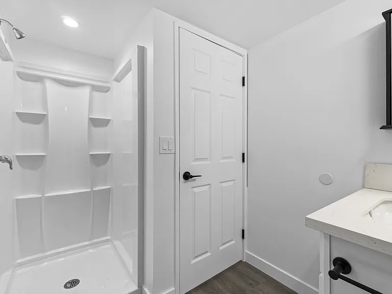 600 Olive Bathroom