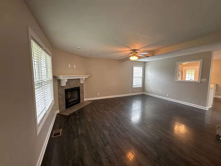 612 Fox Path Ln — Photo 2