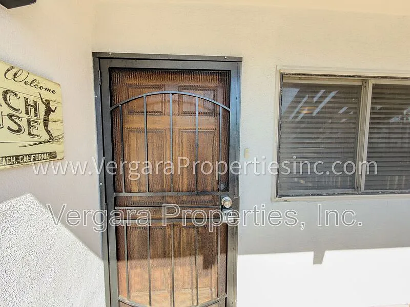 3 bed, 2.0 bath, 1300 sqft, $6,185 — Photo 3