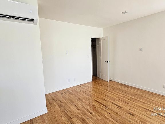 3rd image of 2324 Ocean Park Blvd