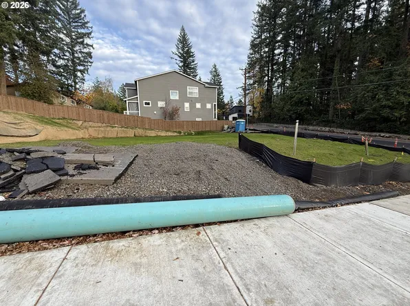 484 SW 95th Ave, Portland, OR 97225