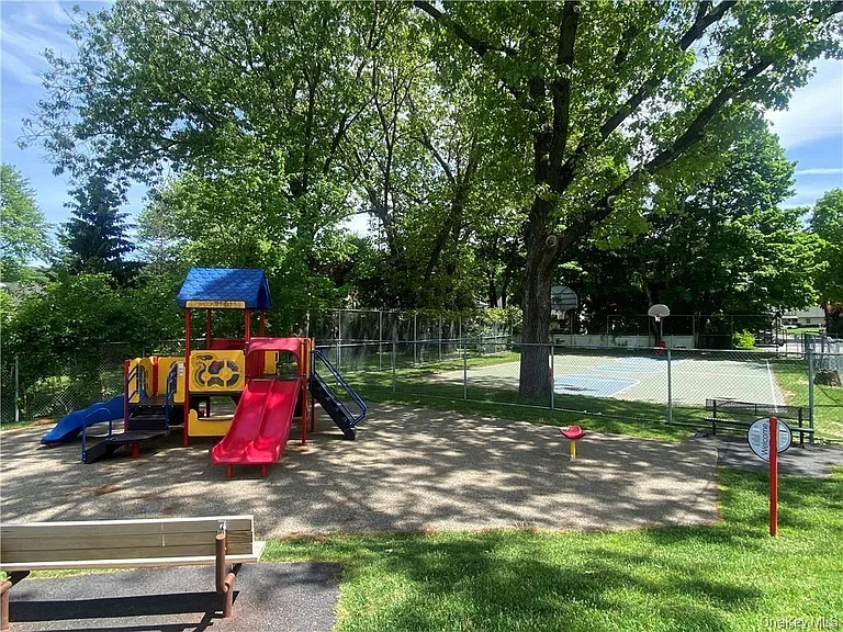 17 Harriman Ave #B — Photo 26