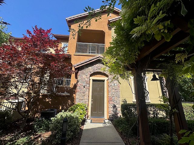1st image of 482 Valley Oak Trl
