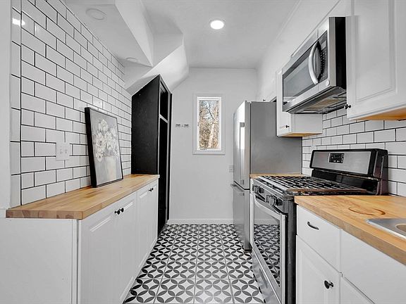 2nd image of 854-856 Sumner Ave