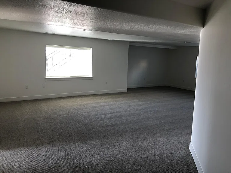 493 W Woodland Rd — Photo 30