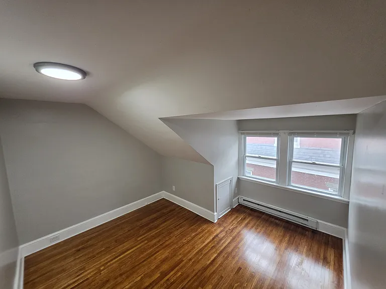 715 Oak Hill Ave #3-S — Photo 8